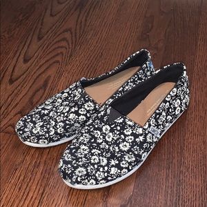 Black And White Floral Toms